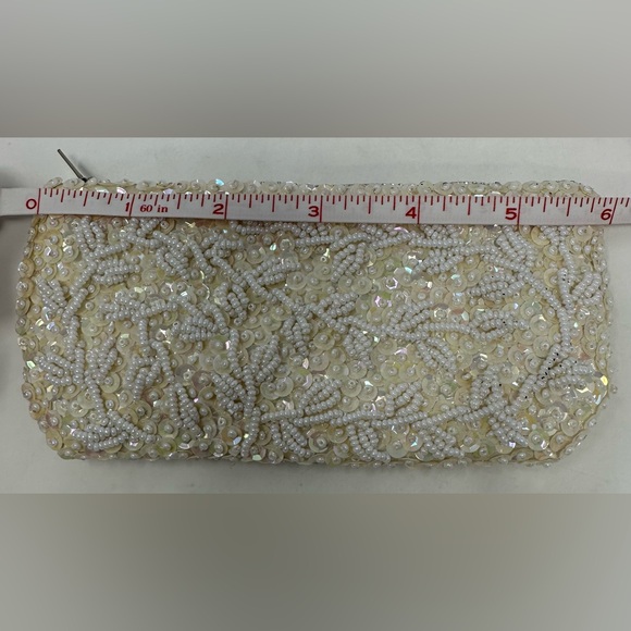Vintage WALBORG Cream Beaded Sequined Coin Purse Floral Zipper - Picture 4 of 7